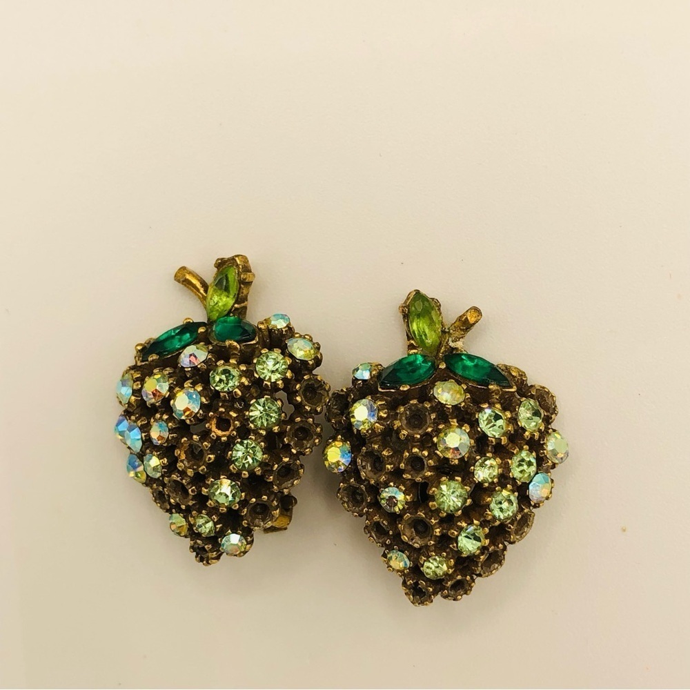 Vintage Clip on Earrings - Picture 6 of 6
